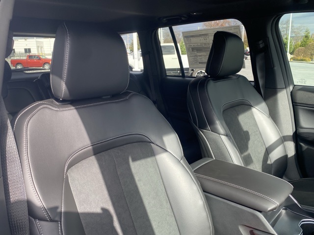 new 2025 Jeep Grand Cherokee car, priced at $38,288