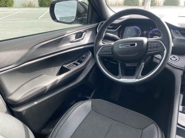 new 2025 Jeep Grand Cherokee car, priced at $38,288