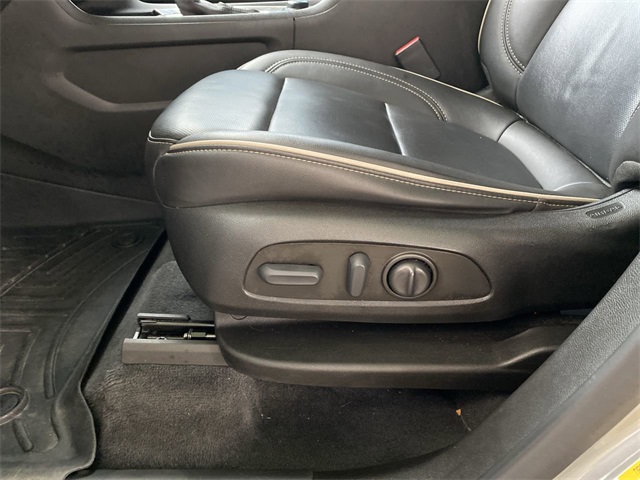 used 2023 Chevrolet Traverse car, priced at $35,936