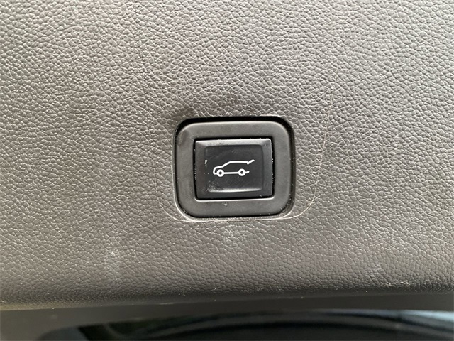 used 2023 Chevrolet Traverse car, priced at $35,936