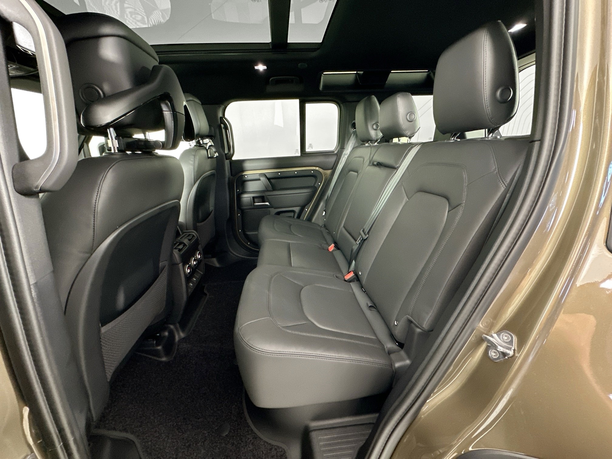 new 2025 Land Rover Defender 110 car, priced at $72,983