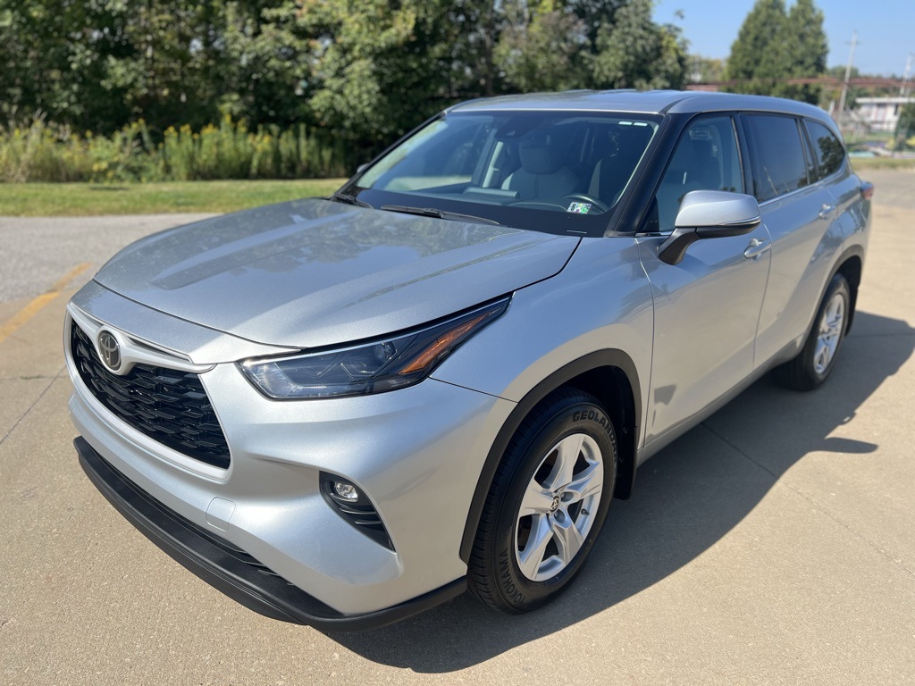 used 2022 Toyota Highlander car, priced at $32,903