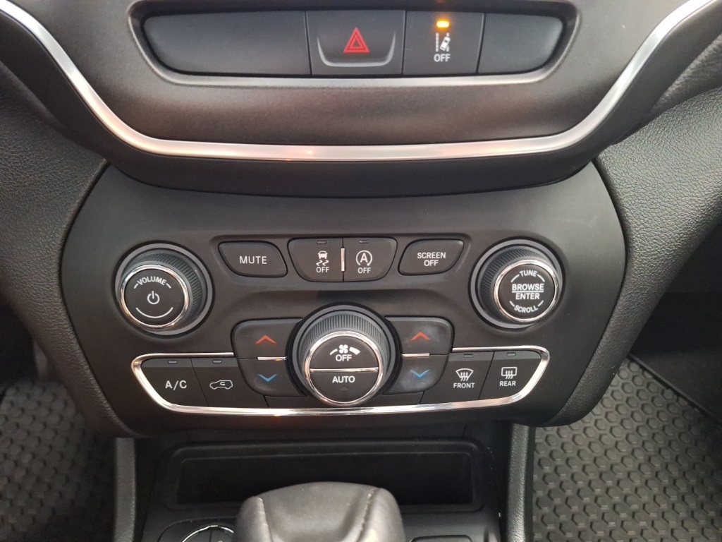used 2022 Jeep Cherokee car, priced at $26,235