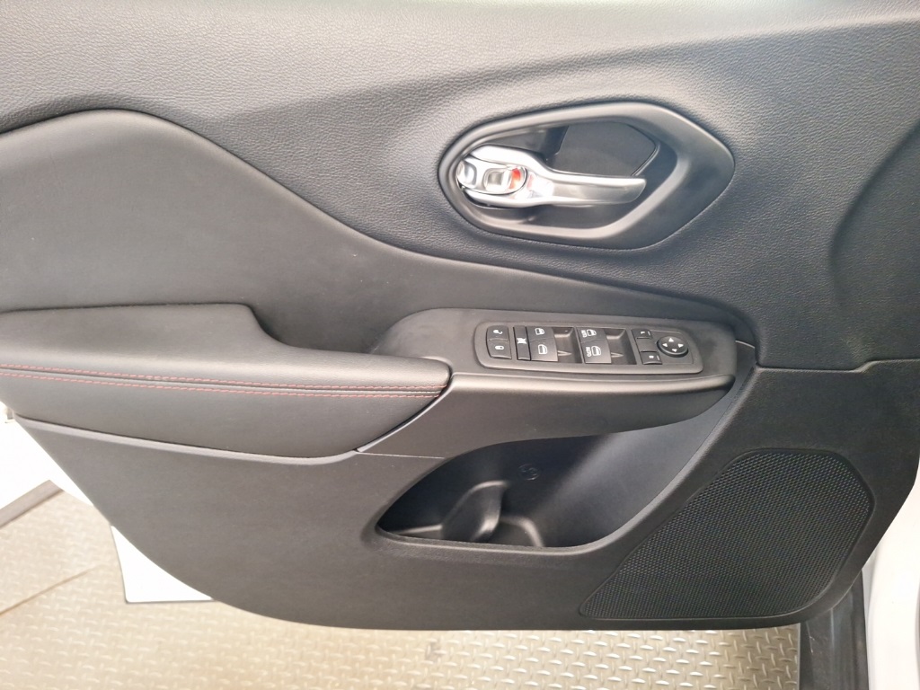 used 2022 Jeep Cherokee car, priced at $26,235