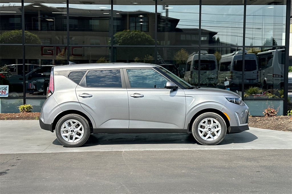 new 2025 Kia Soul car, priced at $24,695
