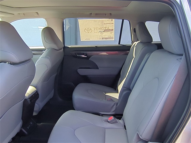 new 2025 Toyota Highlander Hybrid car, priced at $56,528