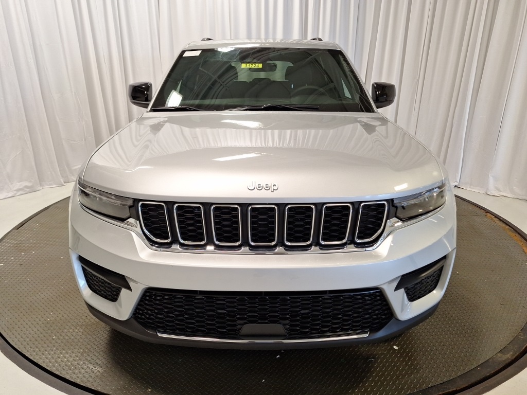 new 2025 Jeep Grand Cherokee car, priced at $38,887