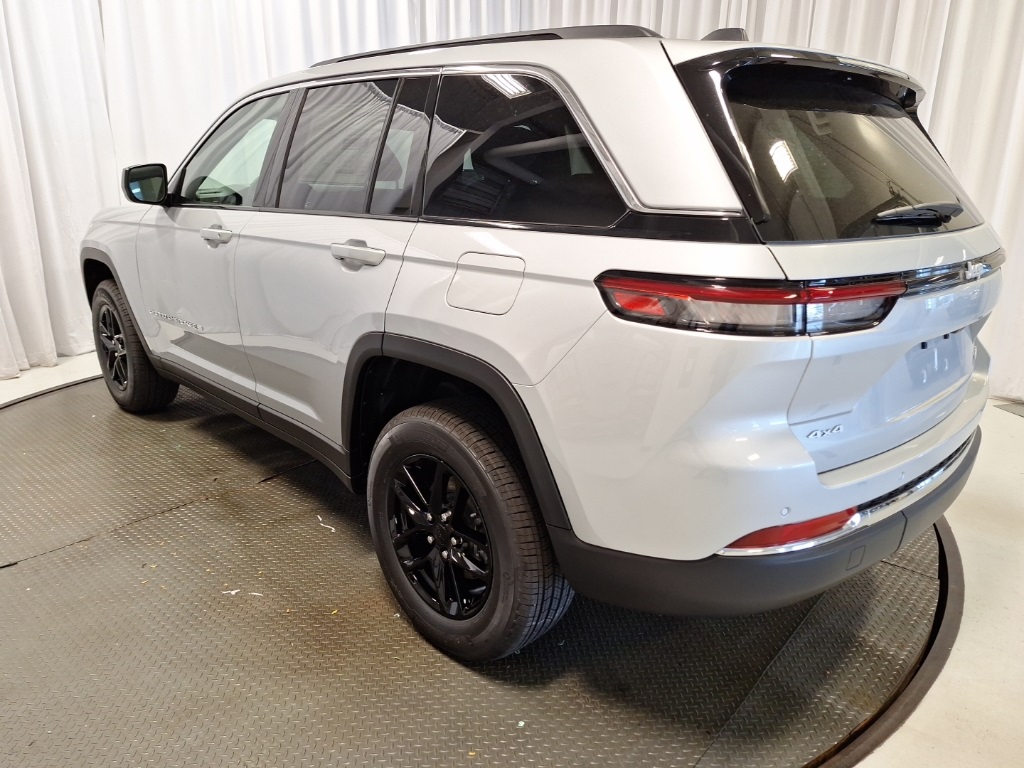 new 2025 Jeep Grand Cherokee car, priced at $38,887