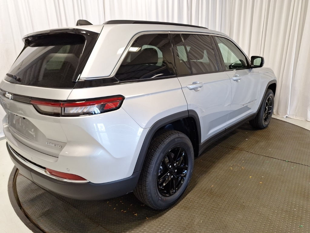 new 2025 Jeep Grand Cherokee car, priced at $38,887