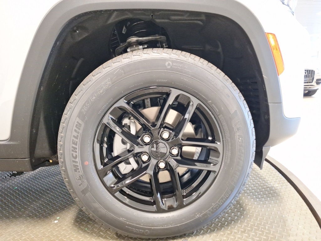 new 2025 Jeep Grand Cherokee car, priced at $38,887