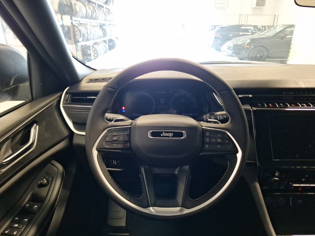 new 2025 Jeep Grand Cherokee car, priced at $38,887