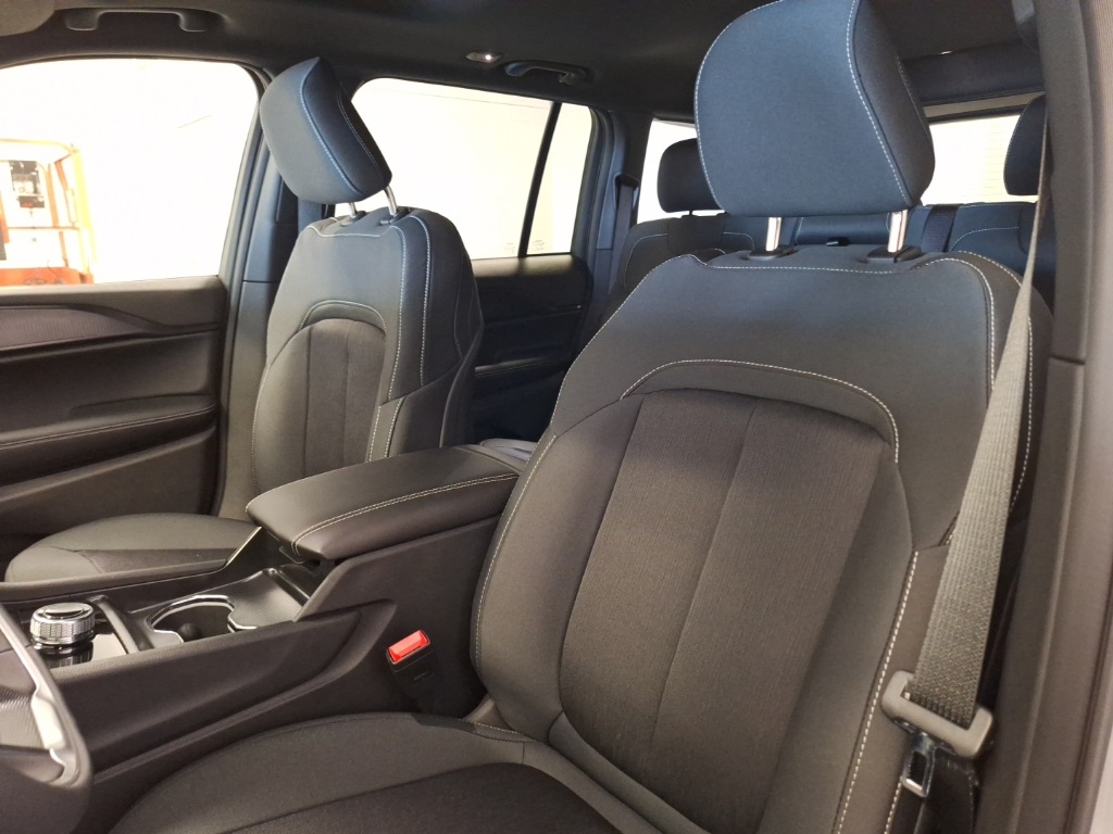 new 2025 Jeep Grand Cherokee car, priced at $38,887