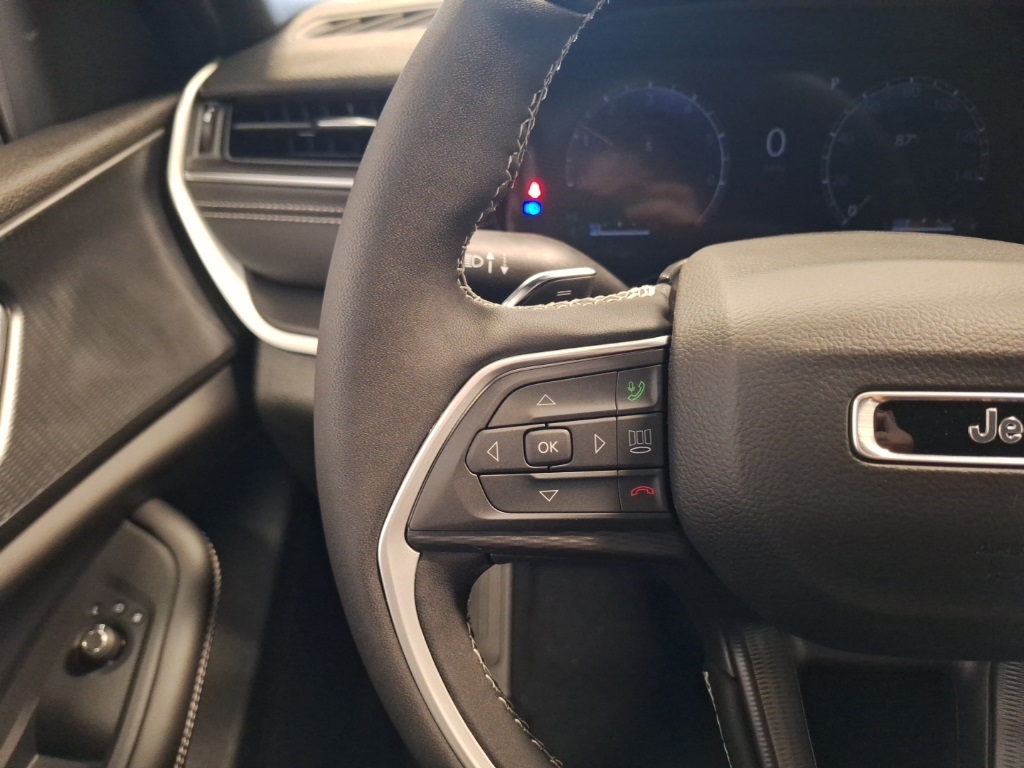 new 2025 Jeep Grand Cherokee car, priced at $38,887