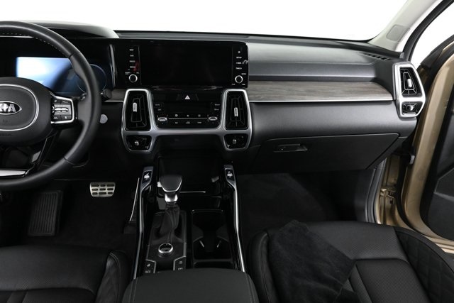 used 2021 Kia Sorento car, priced at $28,874