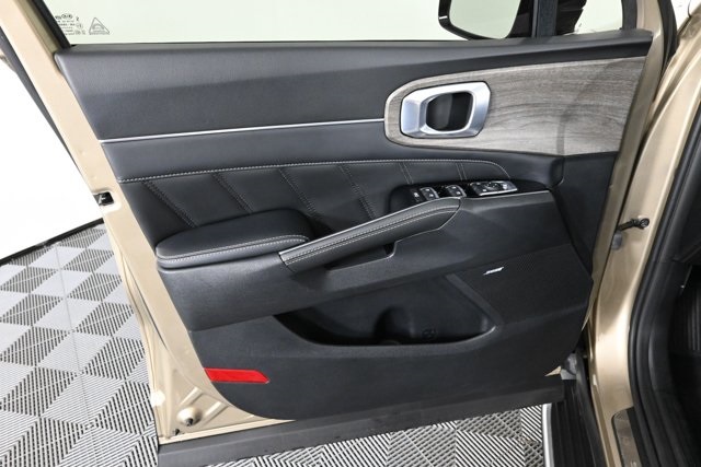 used 2021 Kia Sorento car, priced at $28,874