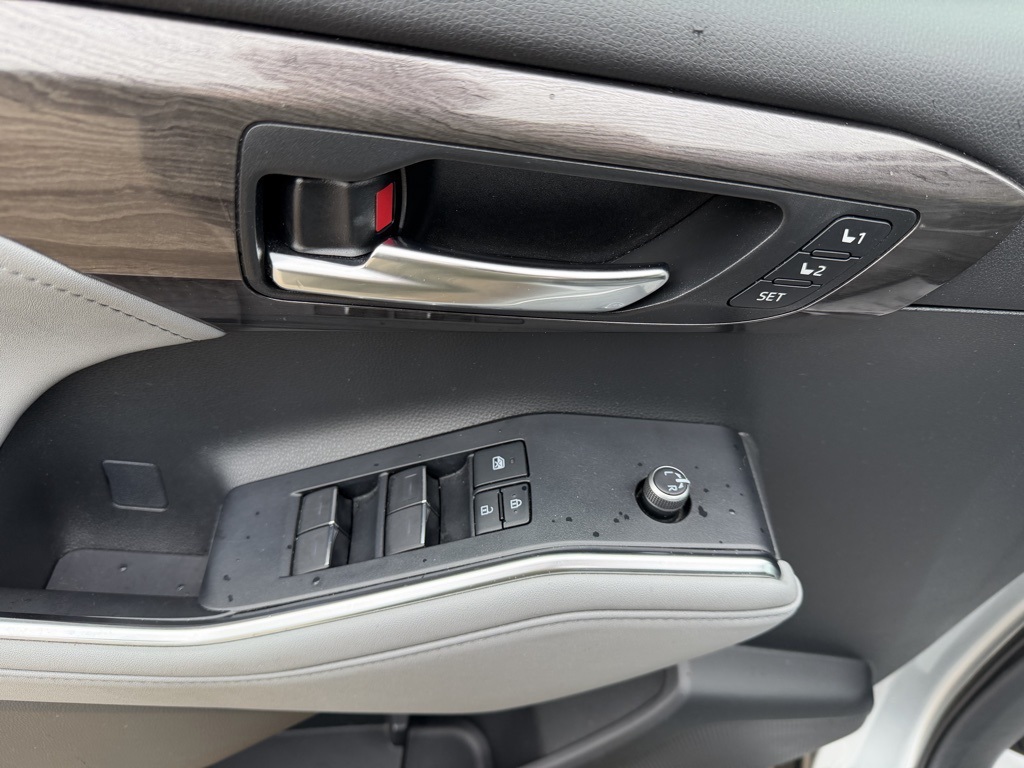 used 2020 Toyota Highlander car, priced at $36,903