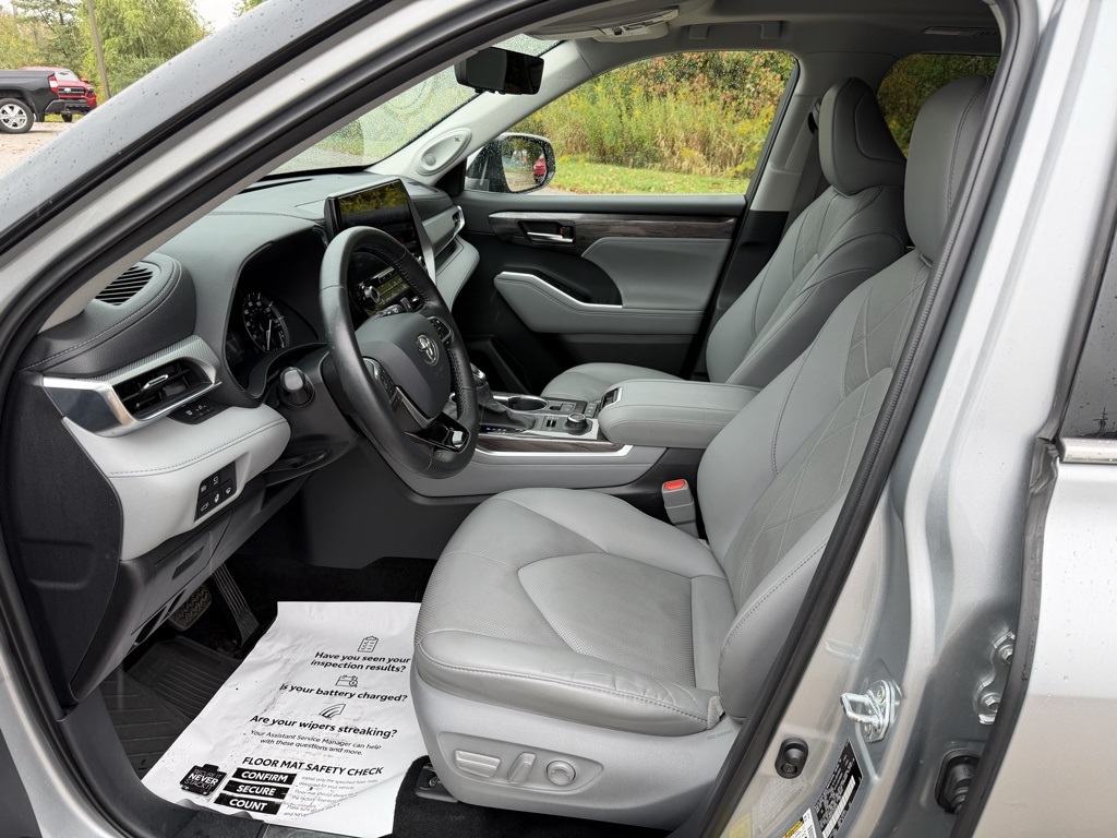 used 2020 Toyota Highlander car, priced at $36,903