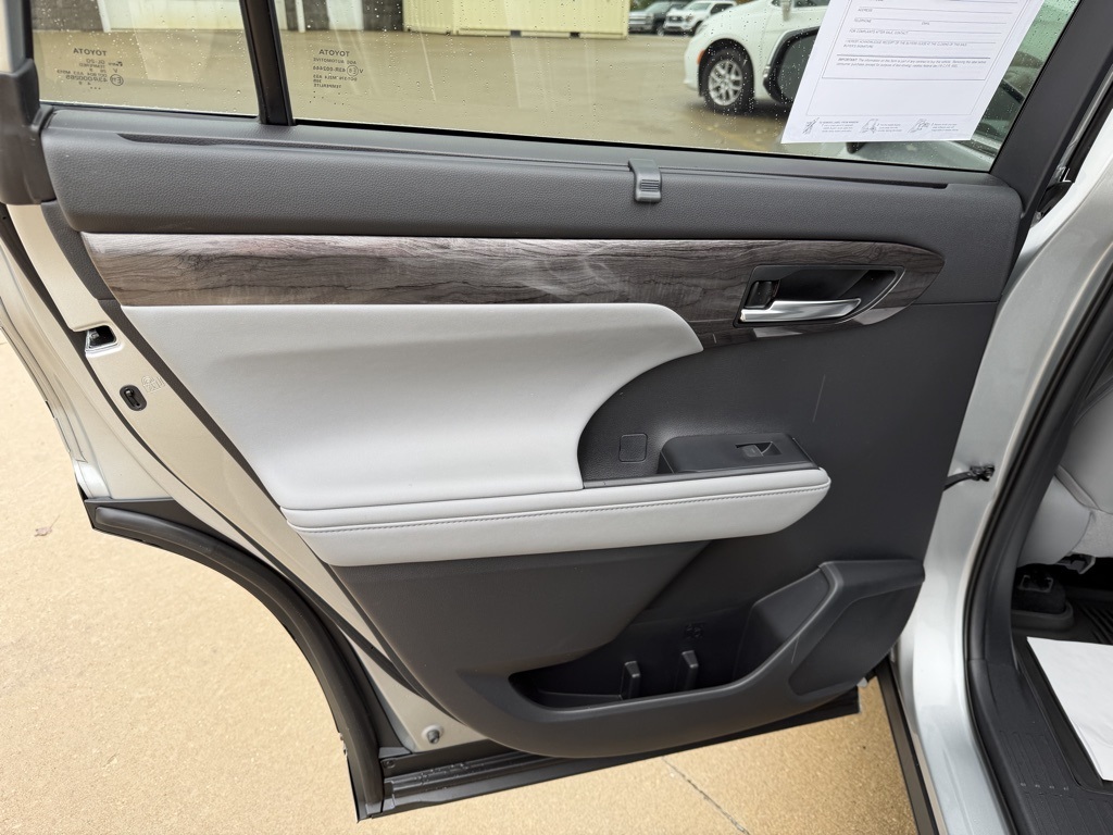 used 2020 Toyota Highlander car, priced at $36,903