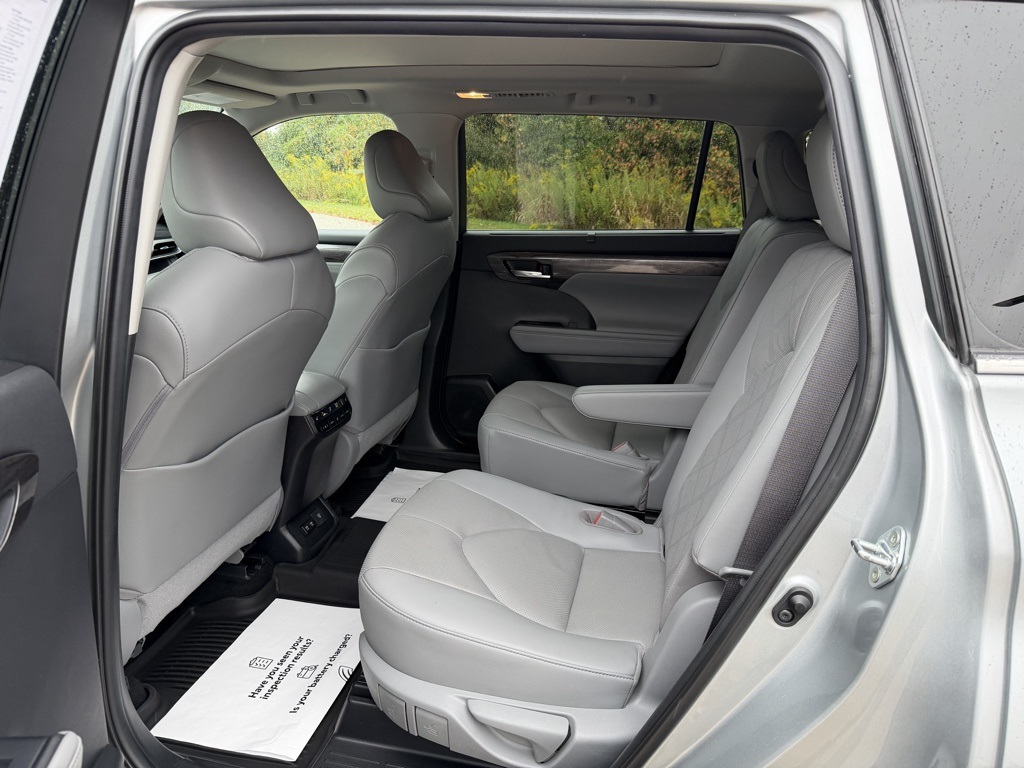 used 2020 Toyota Highlander car, priced at $36,903