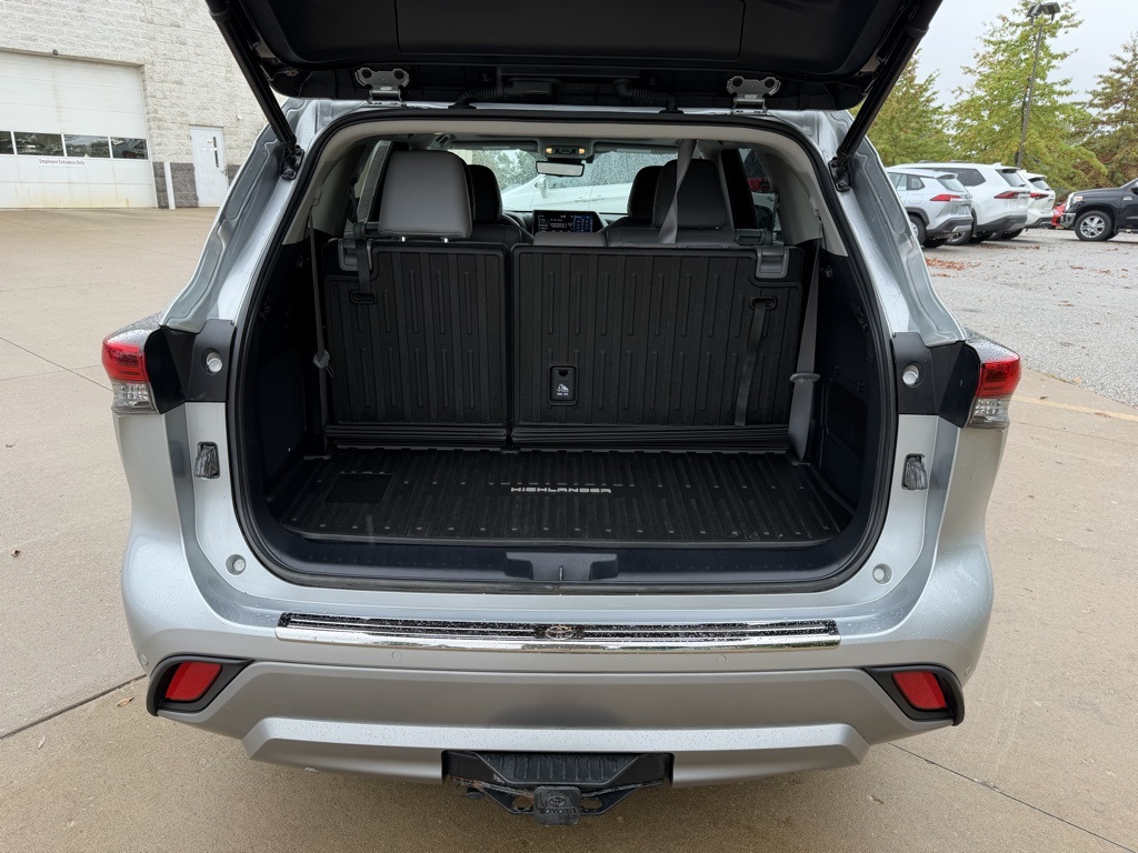 used 2020 Toyota Highlander car, priced at $36,903