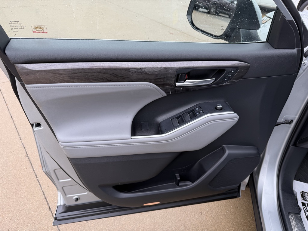 used 2020 Toyota Highlander car, priced at $36,903