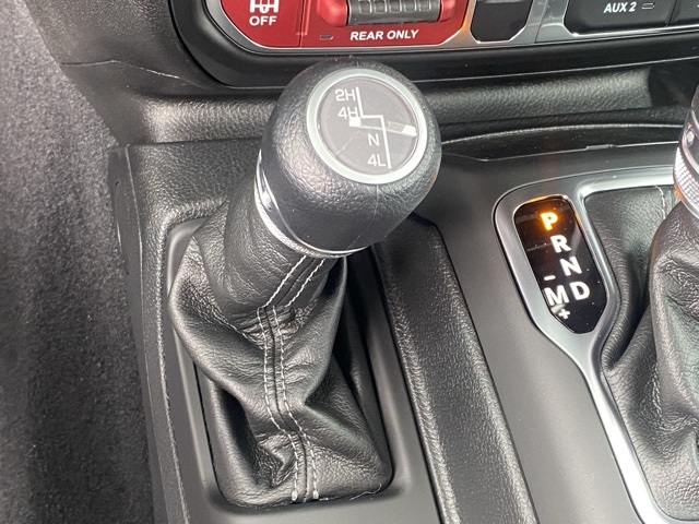 new 2025 Jeep Gladiator car, priced at $42,656