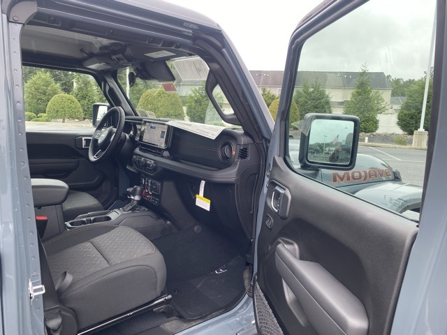 new 2025 Jeep Gladiator car, priced at $42,656