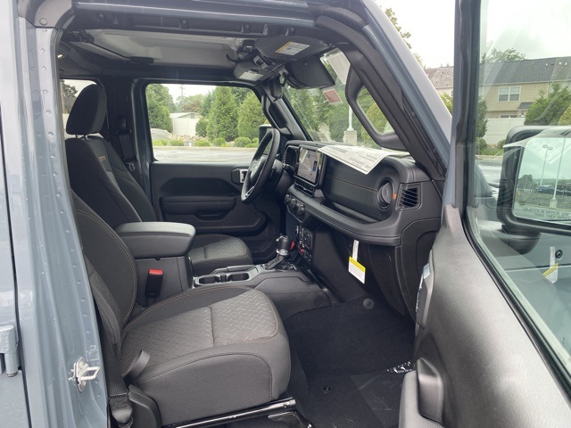 new 2025 Jeep Gladiator car, priced at $42,656