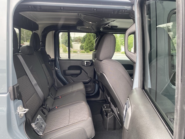 new 2025 Jeep Gladiator car, priced at $42,656