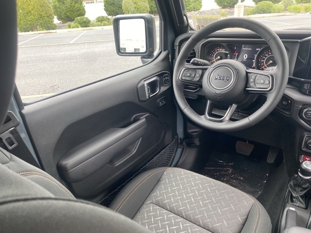 new 2025 Jeep Gladiator car, priced at $42,656
