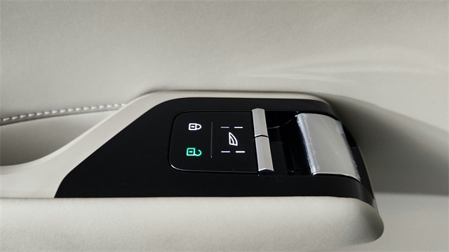 new 2025 Volvo EX90 car, priced at $87,970