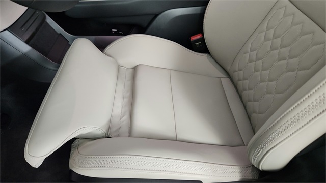new 2025 Volvo EX90 car, priced at $87,970
