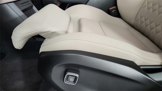 new 2025 Volvo EX90 car, priced at $87,970