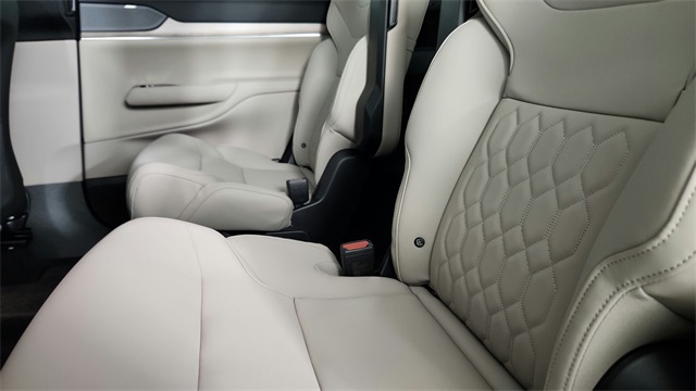 new 2025 Volvo EX90 car, priced at $87,970