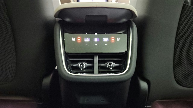 new 2025 Volvo EX90 car, priced at $87,970