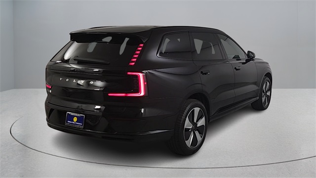 new 2025 Volvo EX90 car, priced at $87,970