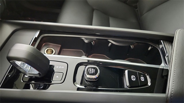 new 2025 Volvo XC60 Plug-In Hybrid car, priced at $62,075
