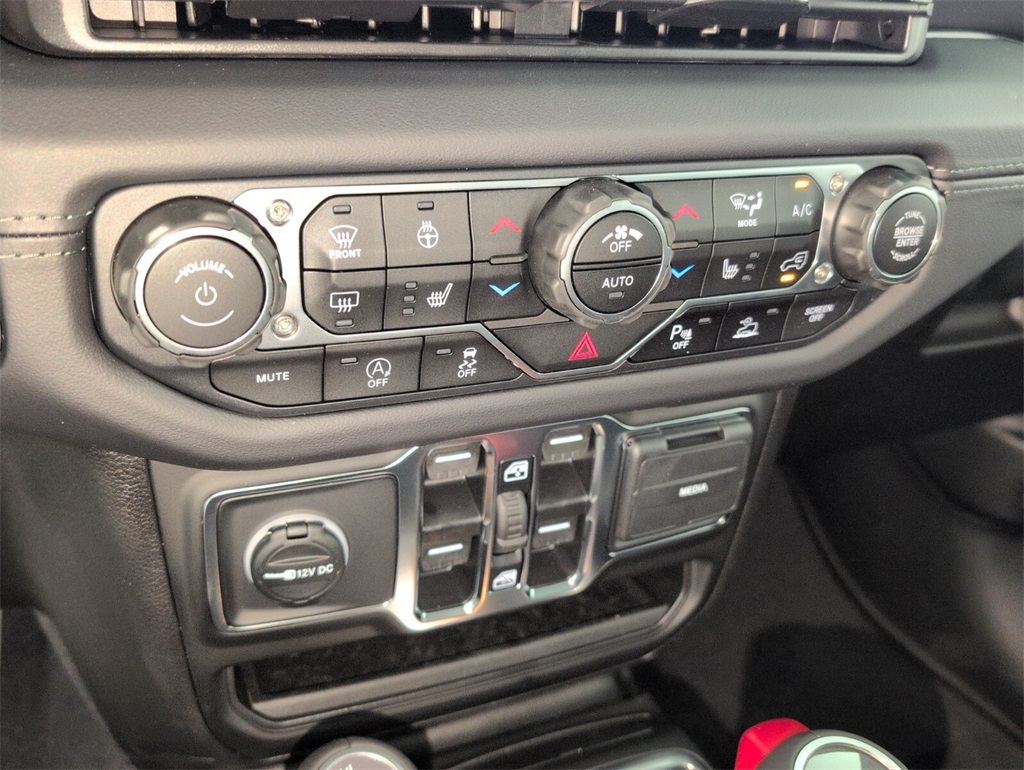 new 2025 Jeep Wrangler car, priced at $48,120