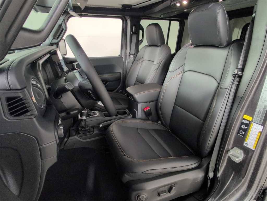 new 2025 Jeep Wrangler car, priced at $48,120