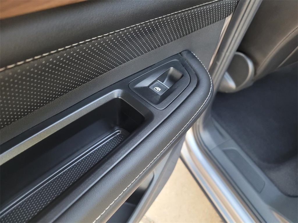 used 2024 Volkswagen Atlas car, priced at $30,824