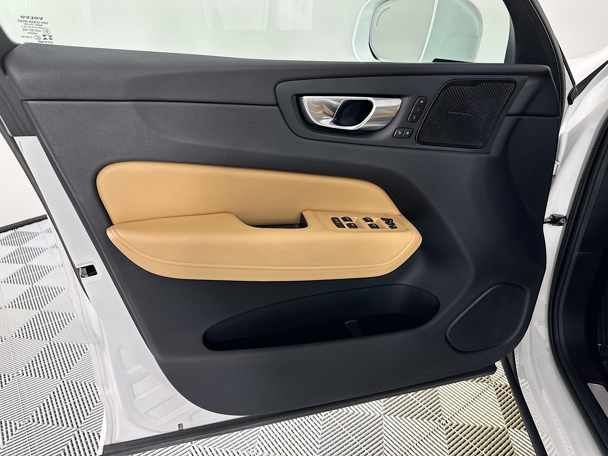 used 2023 Volvo XC60 car, priced at $35,995