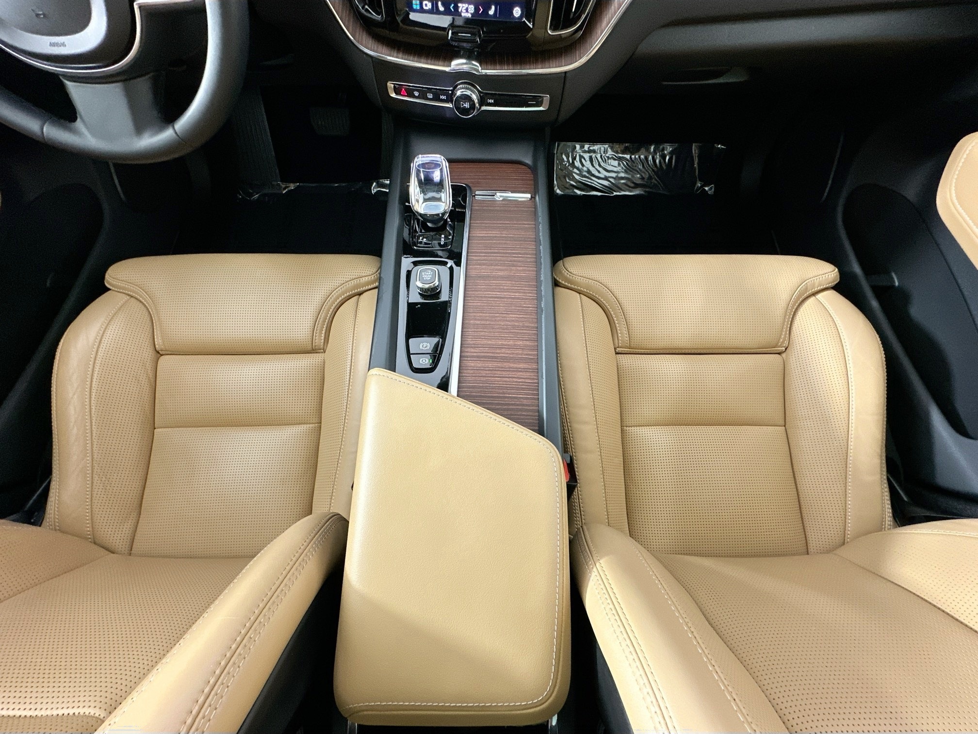 used 2023 Volvo XC60 car, priced at $35,995