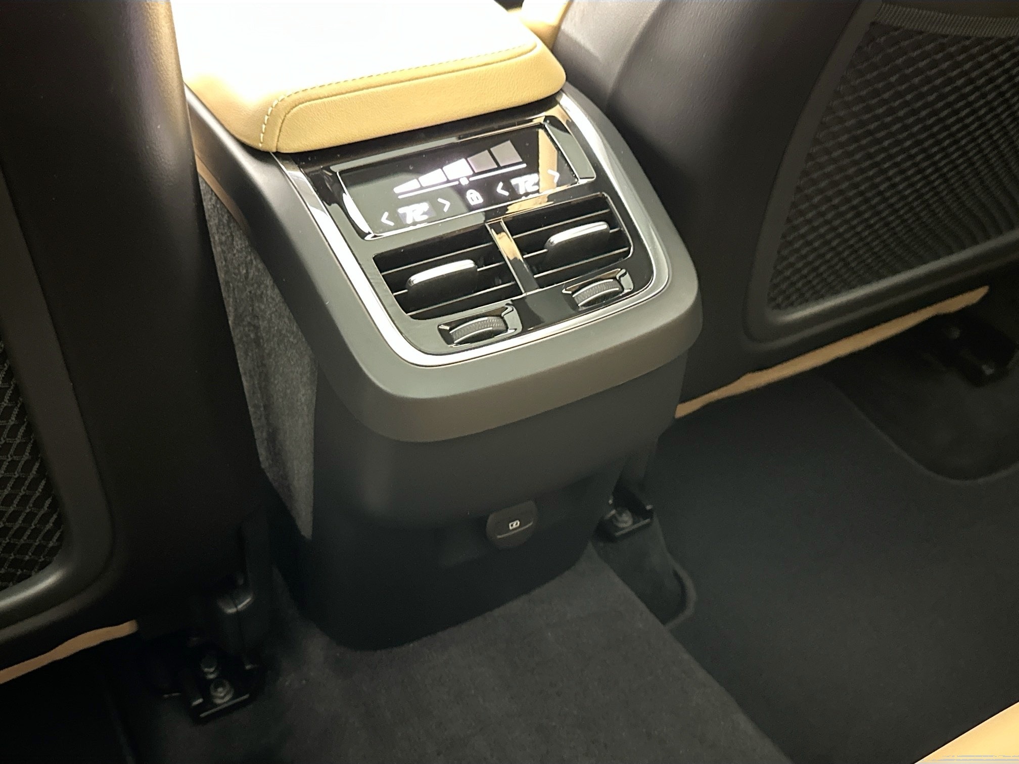 used 2023 Volvo XC60 car, priced at $35,995