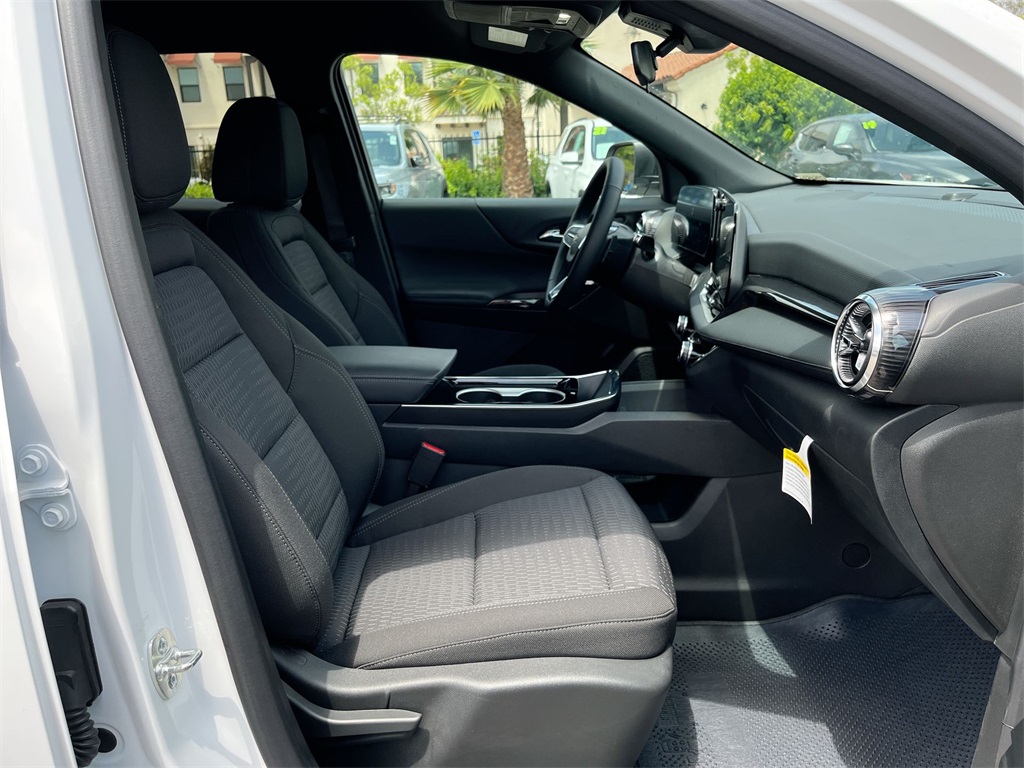 new 2025 Chevrolet Equinox car, priced at $29,720