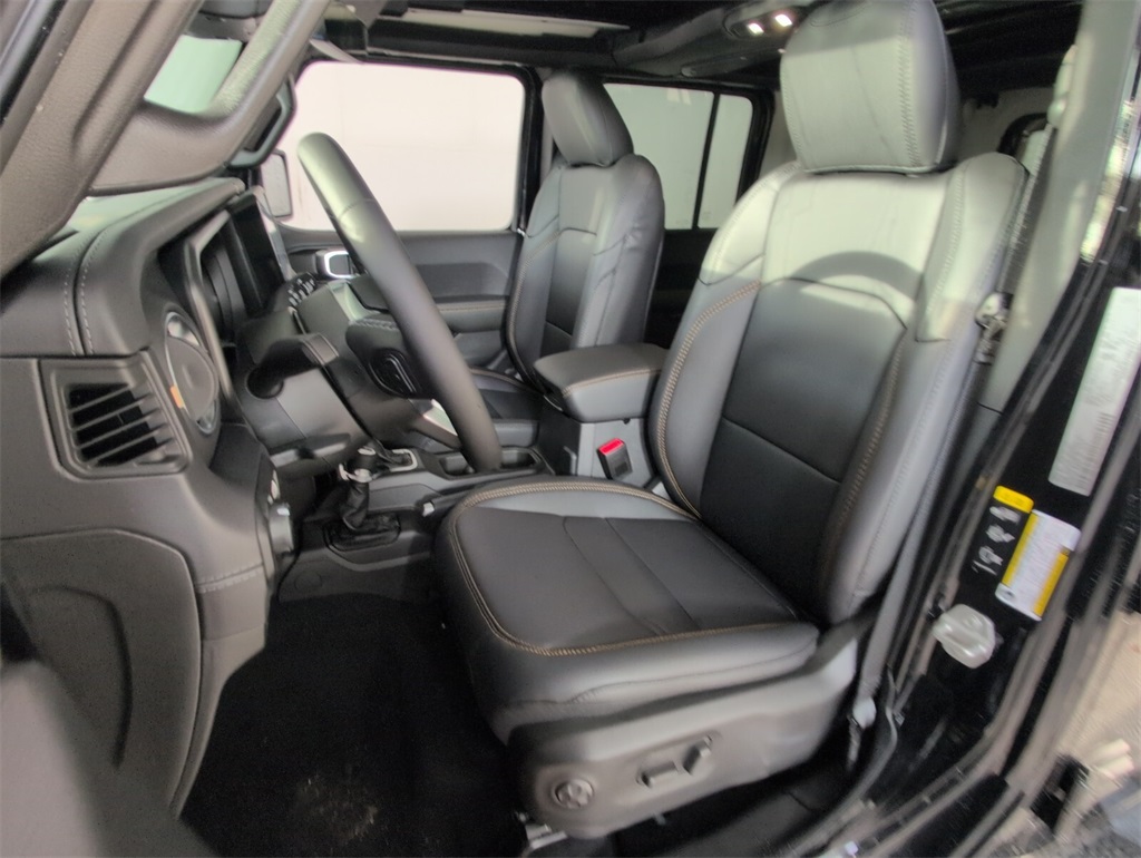 new 2025 Jeep Wrangler car, priced at $51,215