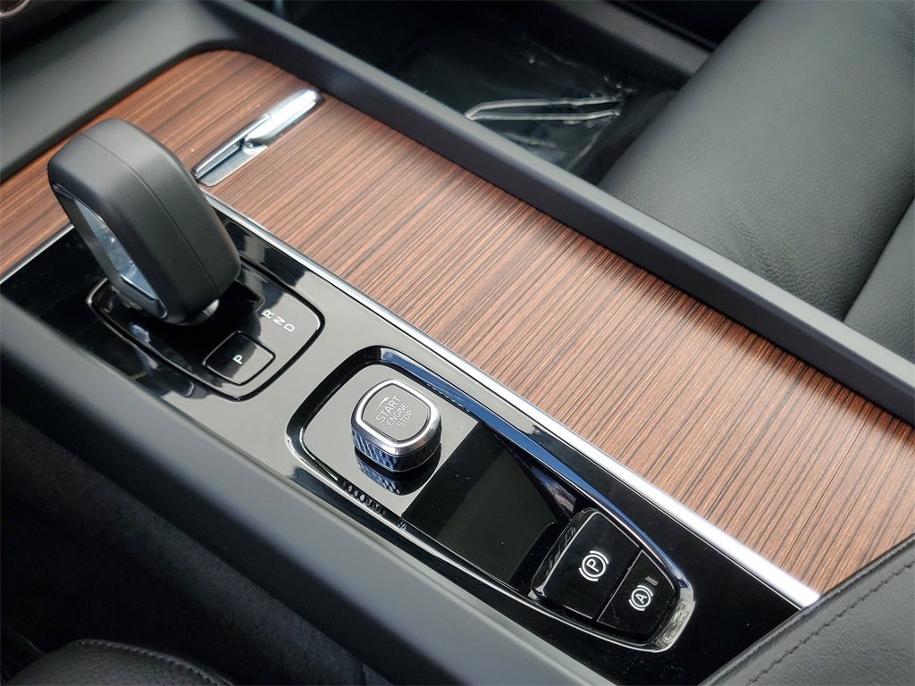 used 2024 Volvo XC60 Recharge Plug-In Hybrid car, priced at $44,489