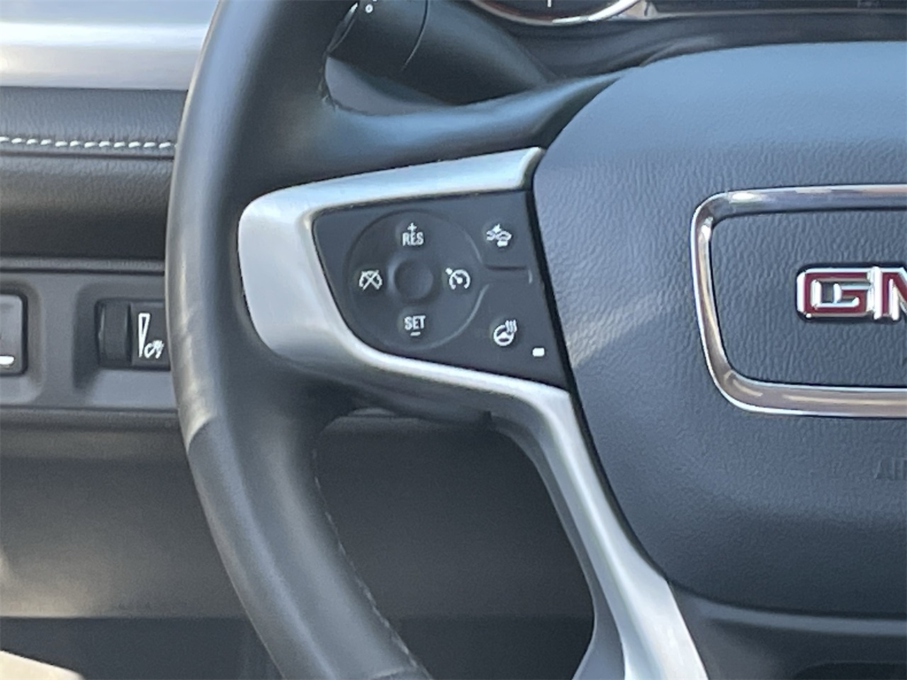 used 2023 GMC Acadia car, priced at $27,597