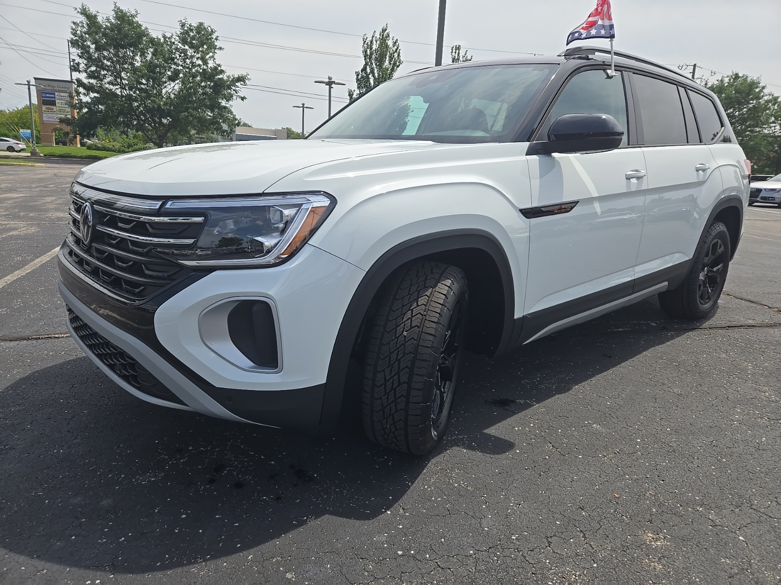 new 2025 Volkswagen Atlas car, priced at $41,854