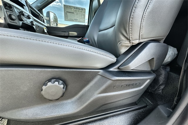 new 2025 Ford F-550SD car, priced at $76,400