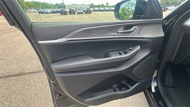 new 2025 Jeep Grand Cherokee car, priced at $47,453